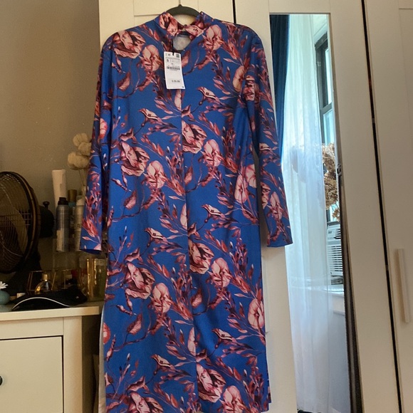 Zara dress, size S. Deep blue with pink/ red flowers. New with tag - Picture 2 of 4